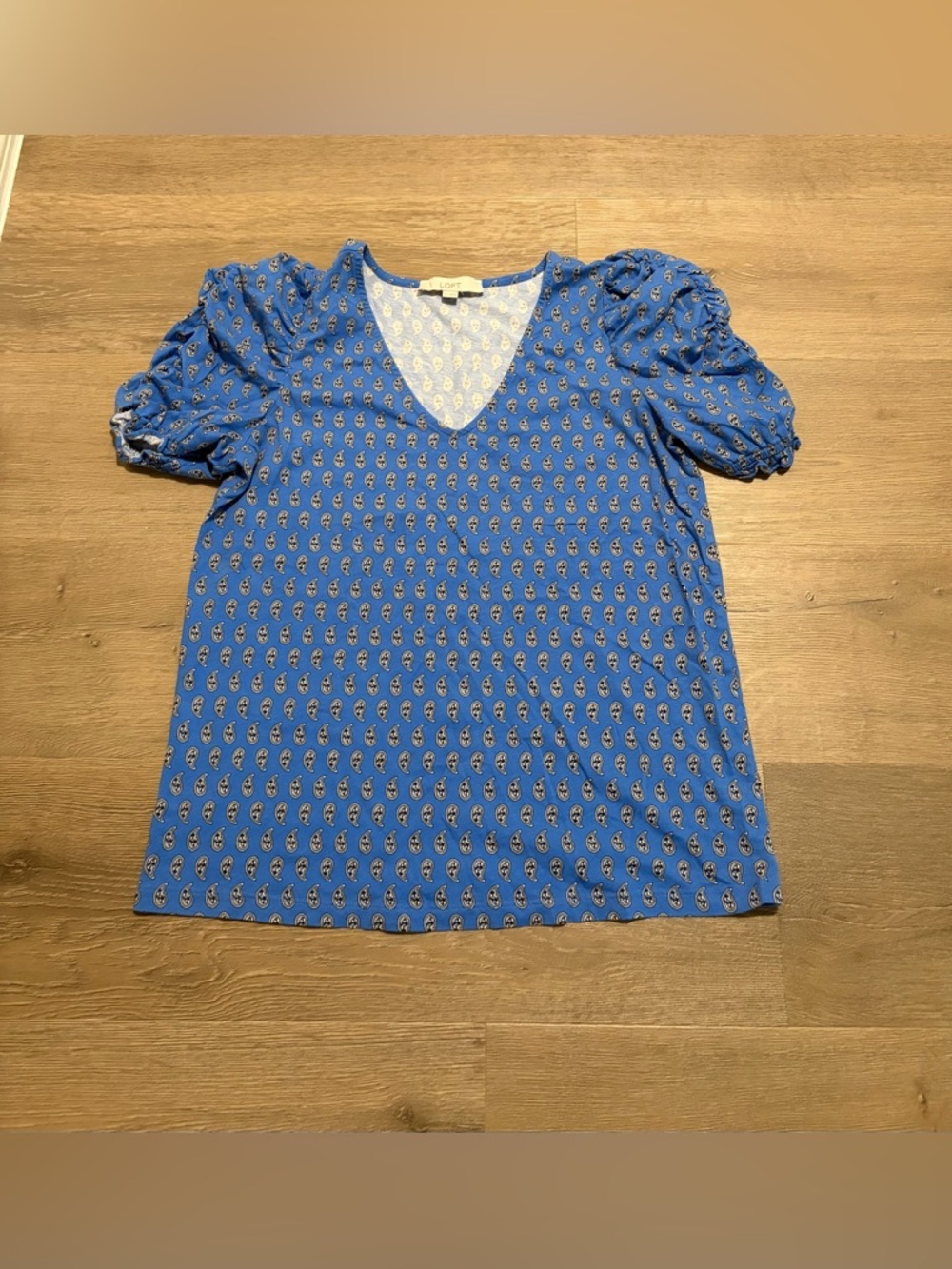 LOFT Blue Paisley Puff-Sleeve V-Neck Blouse